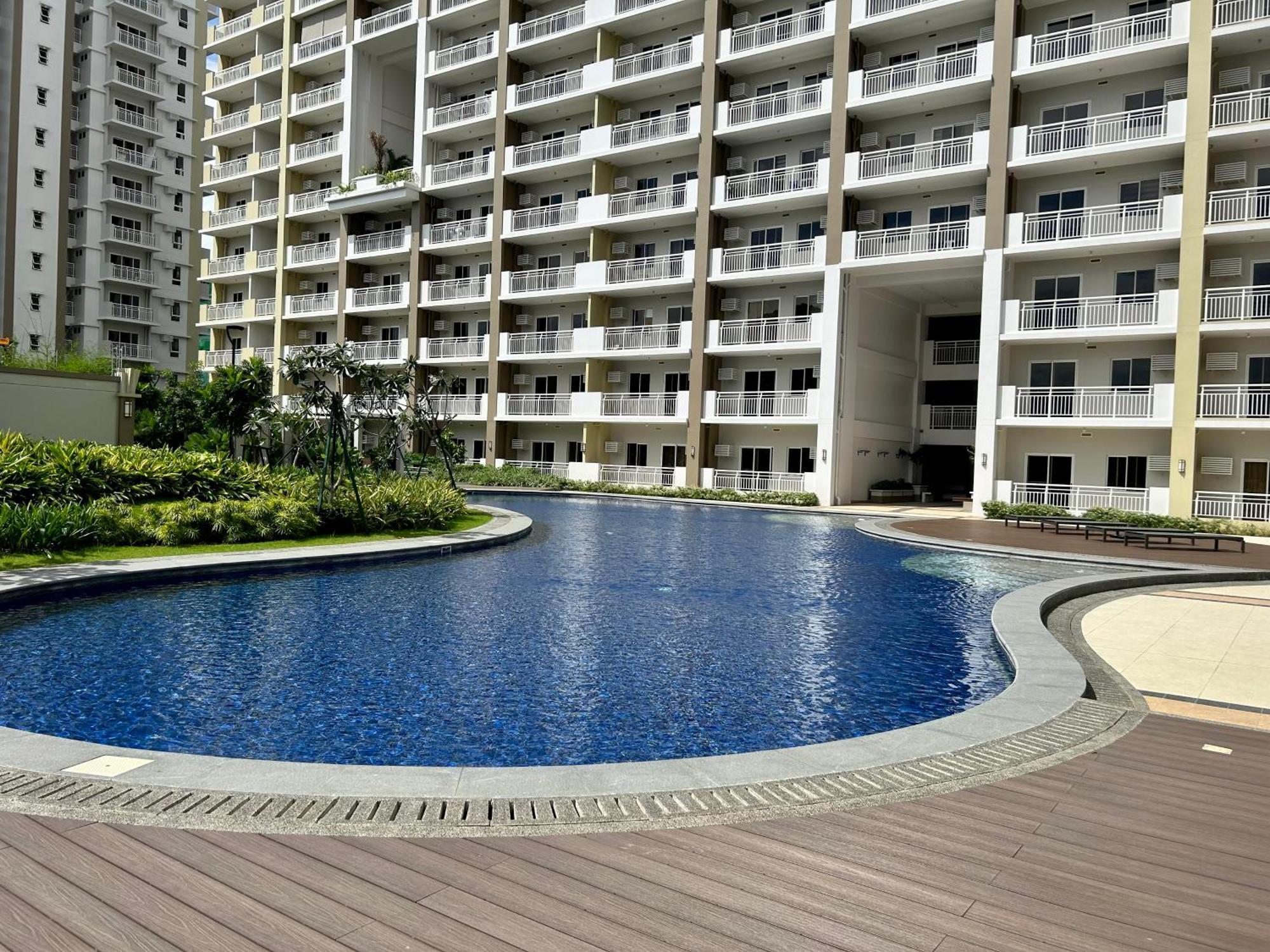 The Atherton Paranaque City Exterior photo